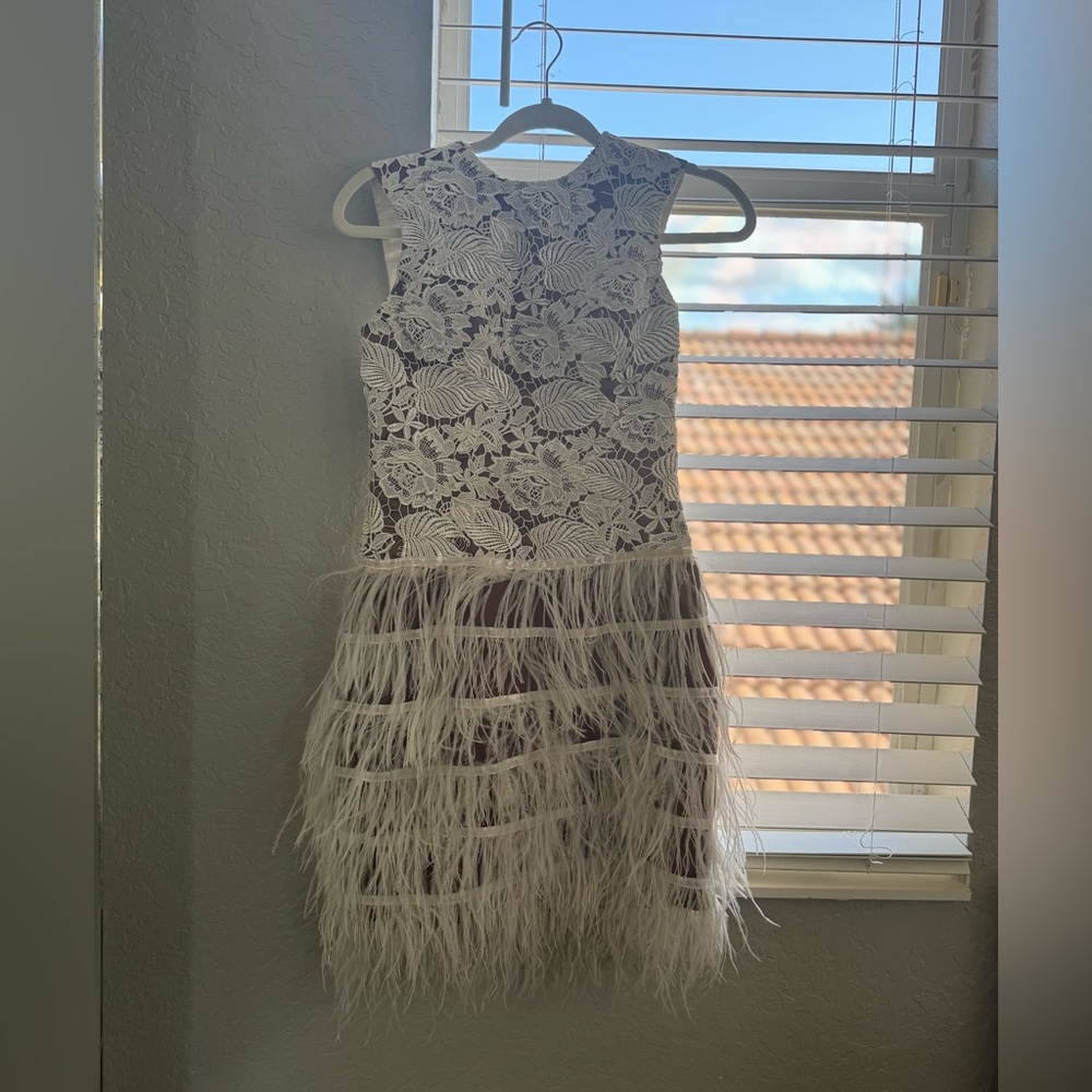 Jovani White Lace Beaded Feather Cocktail
Dress Open Back Bridal Size 0-2